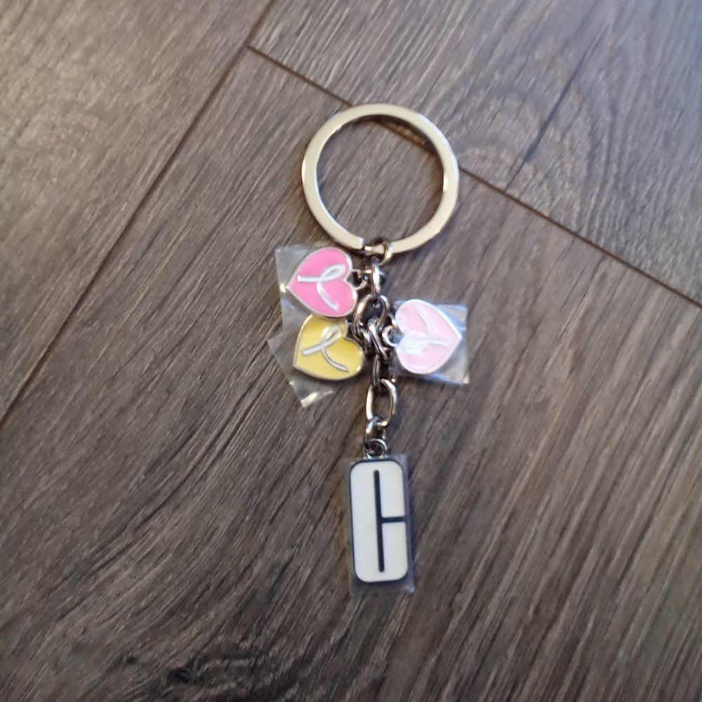 NWOT Clinique Breast Cancer Awareness key chain